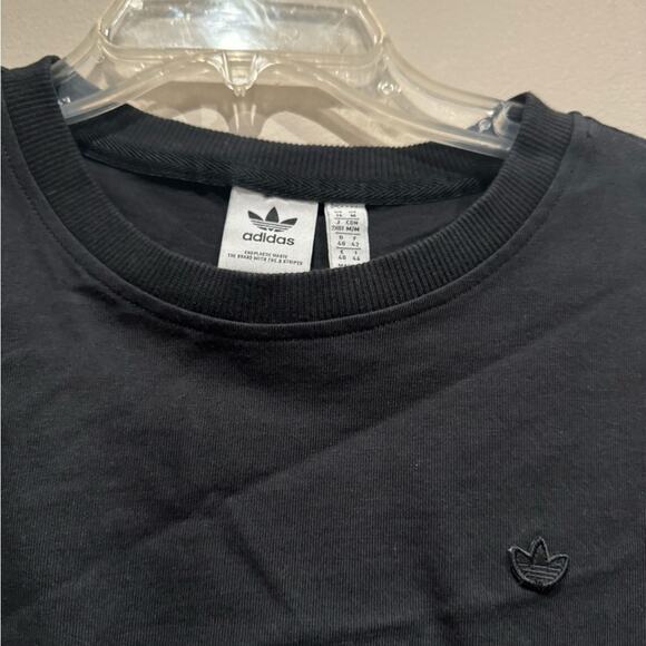 Adidas cropped black basic logo banded bottom tee size medium - Picture 6 of 6